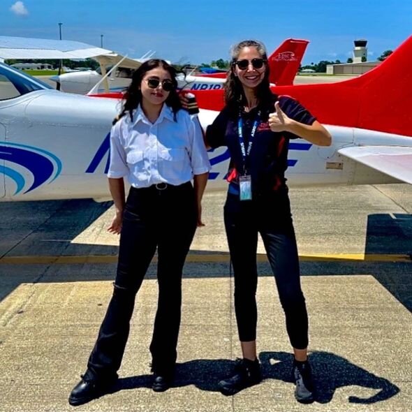 Azərbaycanlı qız ABŞ-də pilot oldu - FOTO