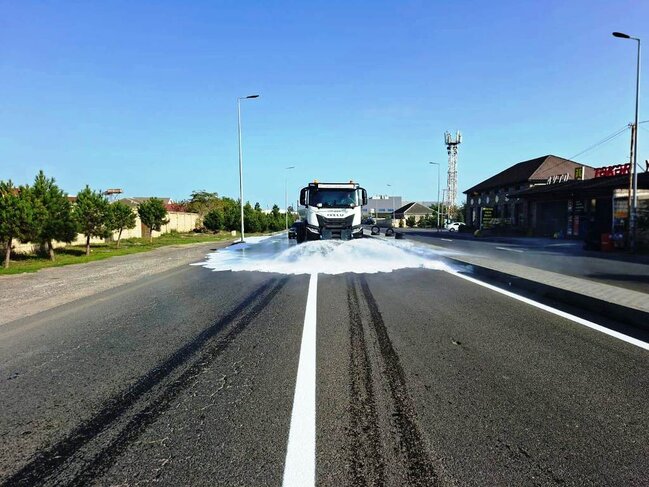 Bu gün Bakıda 550 küçə yuyulub - FOTO