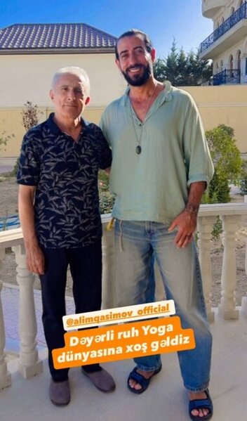 Alim Qasımov yoqaya başlayıb