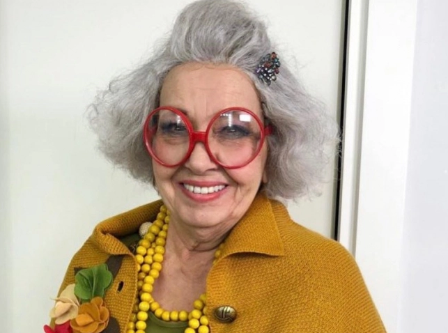 "Yaprak dökümü"nün Hayriyesi son halı ilə gündəm oldu - FOTO