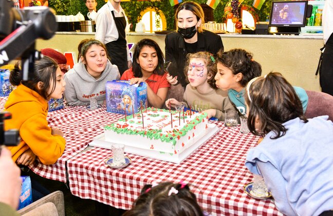 Avrora Yeni ildə kimsəsiz uşaqlarla birlikdədir