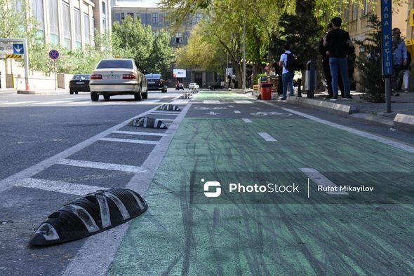 Bakıda velosiped yollarına quraşdırılan baryerlər kimlərin qəzəbinə tuş gəlib? - FOTO