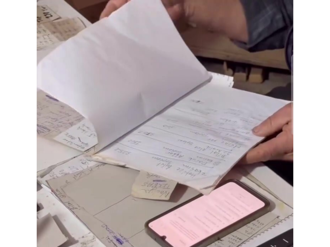 Məşhur müğənni sakinlərin "nisyə dəftəri"ndəki borclarını BAĞLADI - VİDEO