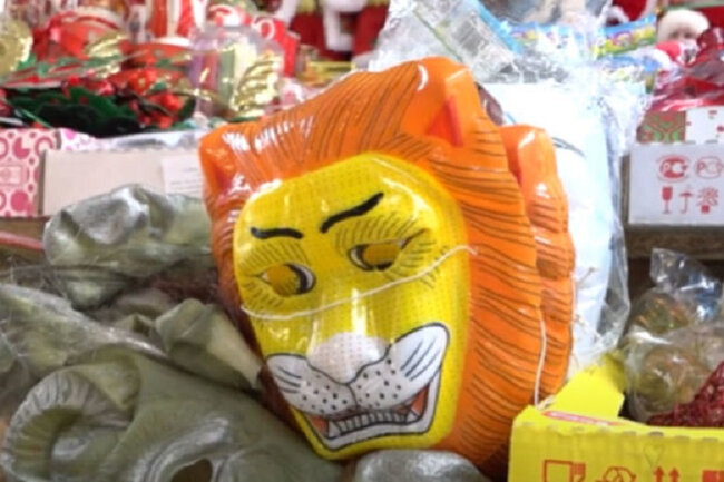 Həkimdən XƏBƏRDARLIQ: "Uşaqlara Yeni il maskaları alarkən diqqətli olun" - VİDEO