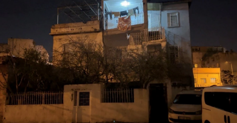 55 yaşındakı kişi 52 yaşlı qardaşının qulağını dişləyərək qopartdı