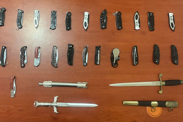 Qubada müxtəlif təyinatlı kəsici-deşici alətlər satan şəxslər saxlanılıblar