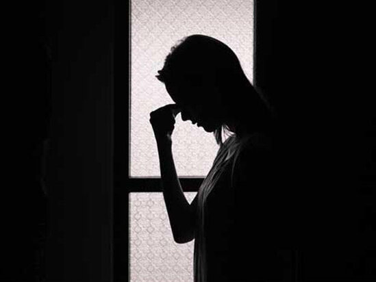 Ailəli qadın pulsuzluqdan razılaşdı: "Polis gələndə yataq otağında..."