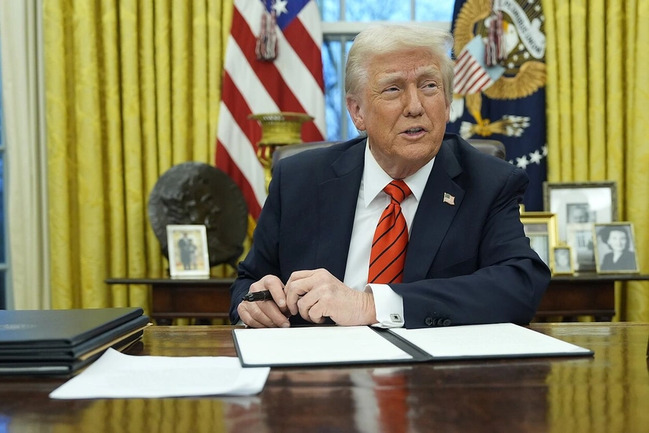 Tramp ABŞ-nin 6G-də lider olması üçün tədbirlər görülməsi barədə memorandum imzalayıb