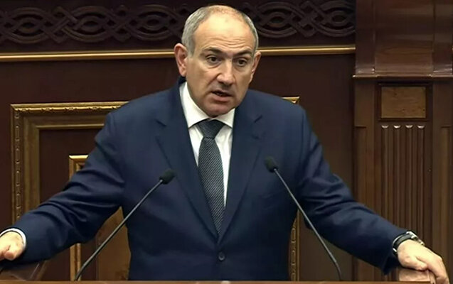 Paşinyan Bakıdakı paraddan danışdı