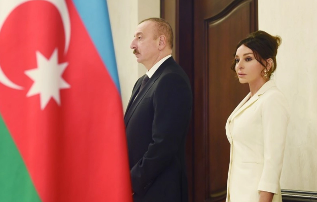 Tiencində dövlət və hökumət başçılarının və xanımlarının şərəfinə ziyafət verilib