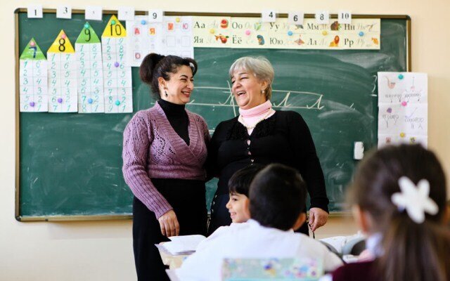 "Yaşı 35-dən yuxarı və kirayə qalan müəllimlər EVLƏ TƏMİN EDİLSİN" - AÇIQLAMA