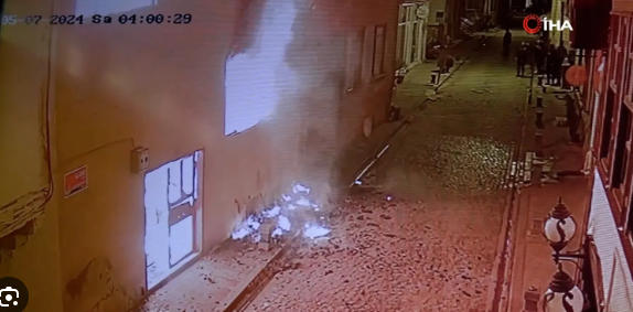 Əsrlik malikanənin partlama görüntüsü: 1 ölü - VİDEO