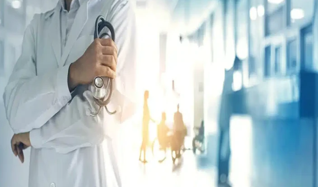 Xəstəxanada İNSİDENT: özünü və həkimləri öldürməklə hədələdi