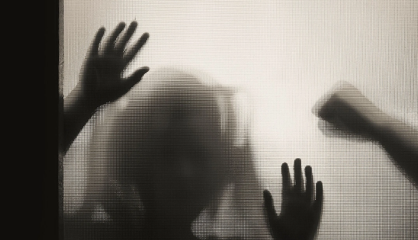 Qardaşı həbsdə olan 13 yaşlı uşaq hədə-qorxu və şantajla dəfələrlə TƏCAVÜZ EDİLDİ