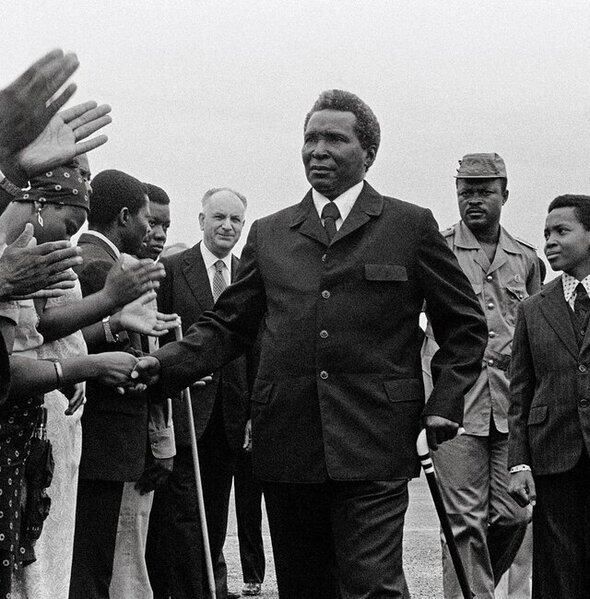 Ən amansız diktator: Məktəbləri bağladı, ali təhsilliləri güllələtdirdi