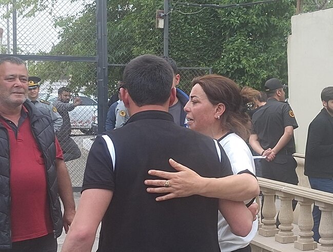 Oğlu əfv olunan ana: "Televiziyadan eşitdim, hələ də şokdayam" - FOTO, VİDEO