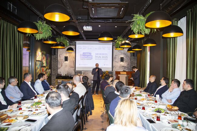 6-cı "Yerli şirkətlərin tanıtım sərgisi"nin iştirakçıları ilə görüş baş tutdu - FOTO