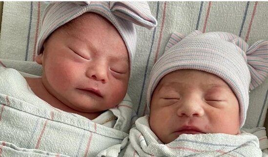 2 milyonda bir baş verən hadisə: Əkiz uşaqlar fərqli illərdə doğuldu - FOTO