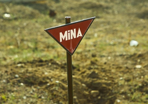 Hərbçilərimiz ermənilərin gedərkən basdırdığı minaya düşüb