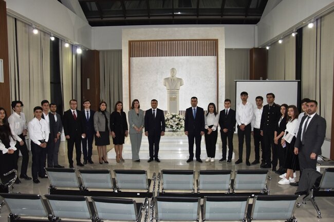 Yevlaxda 2 Fevral Gənclər günü münasibətilə "Ulu Öndər Heydər Əliyev və Azərbaycan gəncliyi" mövzusunda tədbir keçirilib