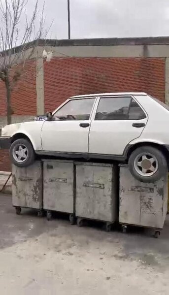 Avtomobili zibil qutusuna atdılar, görənlər MAT QALDI - FOTO