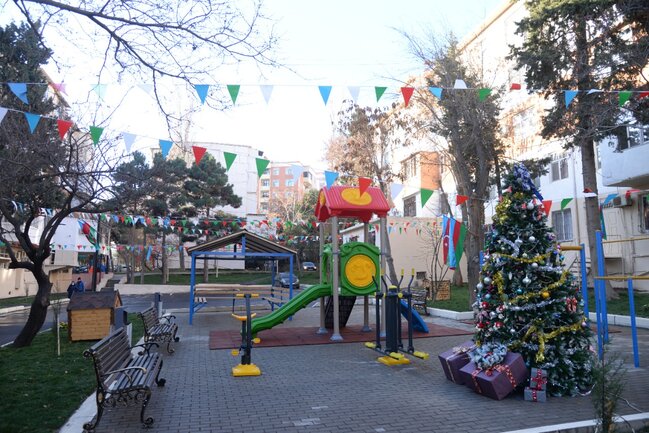 Nəsimi rayonunda növbəti abad həyət sakinlərin istifadəsinə verilib