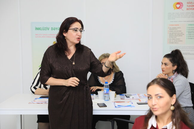 "Genderyönümlü pedaqogika" üzrə təlimləndirilən 400-ə yaxın müəllim təhsil sistemində gender bərabərliyini təşviq edəcək