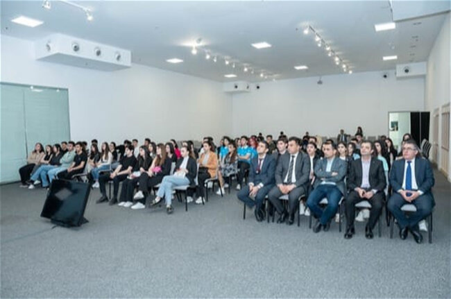 "MEDİAlab" layihəsi çərçivəsində ali təhsil müəssisələrinin tələbələri üçün infosessiya keçirilib