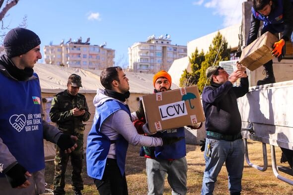 Azərbaycan könüllülərinin zəlzələ bölgəsindəki növbəti günü - FOTO