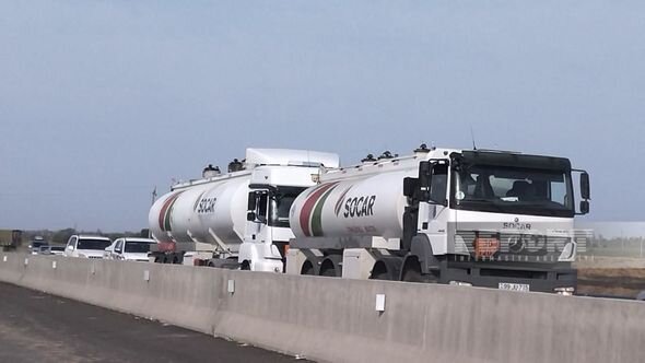 Azərbaycanın mərkəzi hakimiyyəti Qarabağın erməni sakinləri üçün yanacaq göndərib - FOTO