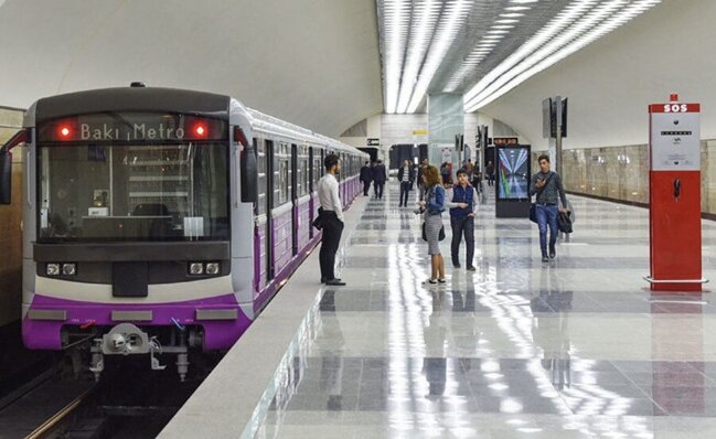 Bakı metrosunda qəribə qadağa gündəmdə - "Ayaqlarınız uzundursa…"