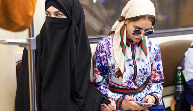 Rusiya müsəlman qadınlarla bağlı qadağanın təcili qəbuluna tələsir