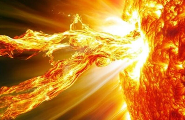 Günəş yenidən rekord həcmdə plazma buraxdı