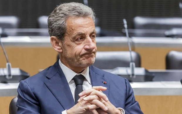 Nikola Sarkozidən siyasətə qayıtmağı ilə bağlı AÇIQLAMA