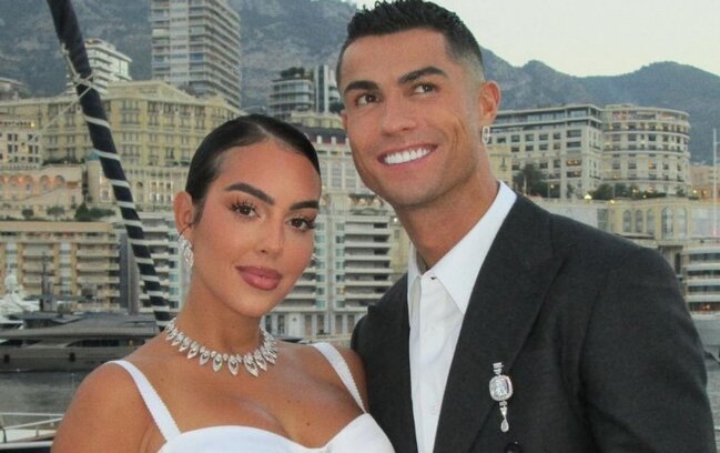 Ronaldonun sevgilisinə hədiyyə etdiyi nişan üzüyünün qiyməti açıqlandı