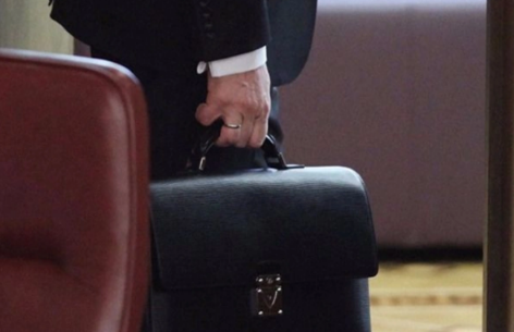 Müdafiə Nazirliyinin vəzifəli şəxsi həyat yoldaşını azyaşlı uşaqları ilə birgə evdən qovub? - İDDİA