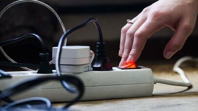 Bu 5 cihaz uzatma kabelinə qoşulmamalıdır