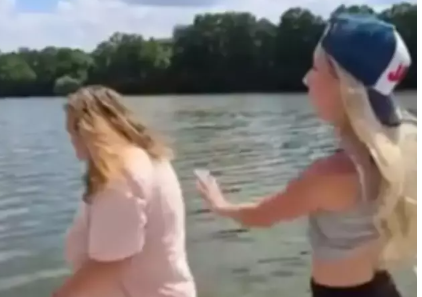 Sosial media fenomen canlı yayımda qadına pul ödəyib görün nə etdi