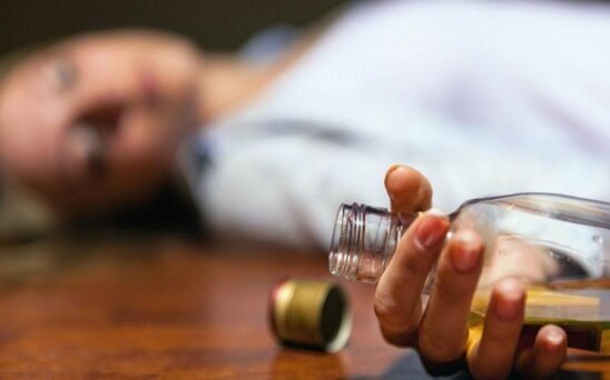 Qazaxda gənc qadın sirkə turşusu içib