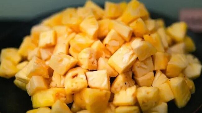 Hər gün ananas yeyənlər XƏSTƏLİK ÜZÜ GÖRMÜR: İltihabın kökünü kəsən tropik möcüzə
