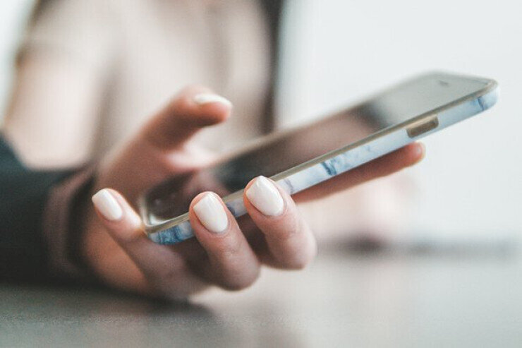 Qadın telefona görə ərini çarpayıya bağlayıb işgəncə verdi