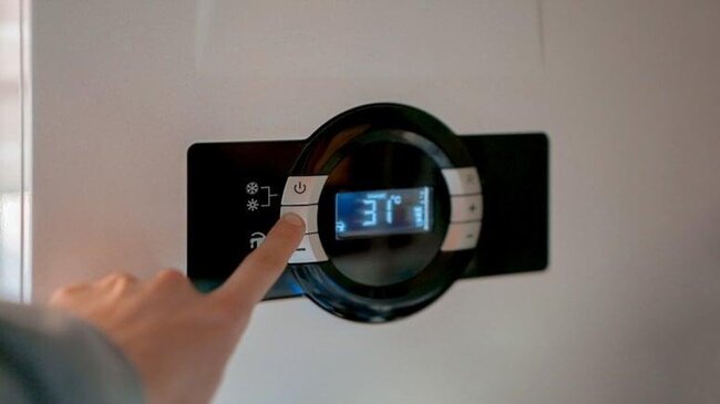 Soyuq havalarda kombinin temperaturunu yüksəltməyin: səbəb