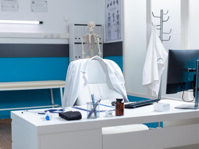 Dərisinin yarısını kəsib götürdülər - Xərçəngə görə