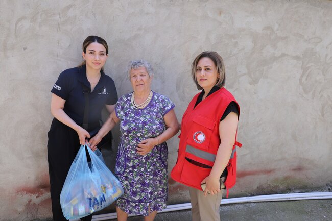 "Avrora Qrup" aztəminatlı ailələrə və uşaq evlərinə bayram sovqatı çatdırıb