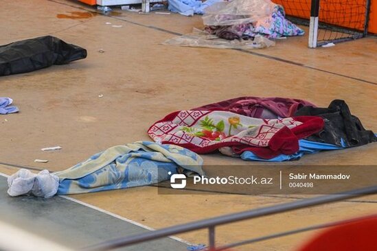 Zəlzələ zonasında həyatını itirən insanların qalaqlanmış nəşləri - FOTOREPORTAJ