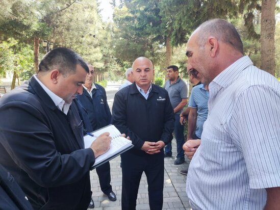 Bölgələrdə vətəndaşlarla görüşlər keçirilir, problemləri yerindəcə dinlənilir