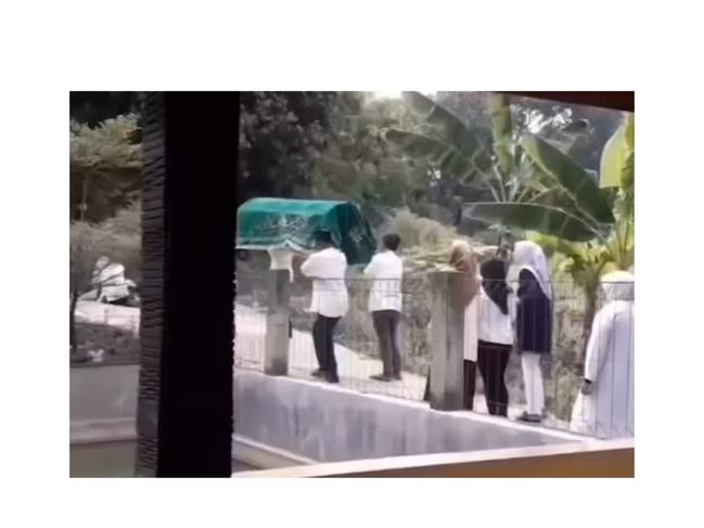 Dəfndə müzakirə yaradan GÖRÜNTÜ - FOTO