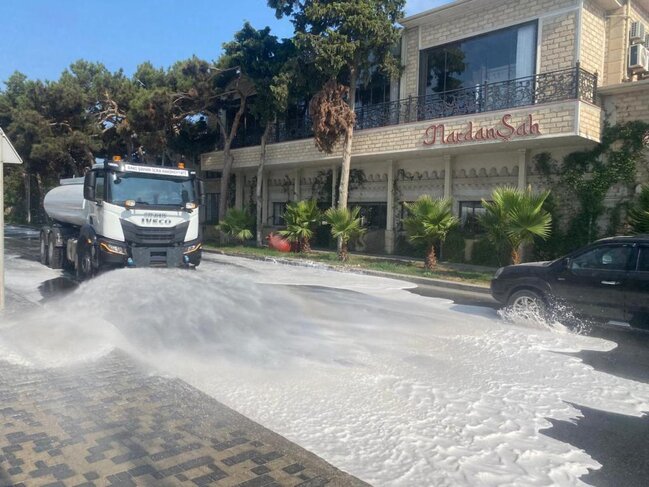 Bu günkü iməclikdə Bakının 556 küçəsi yuyuldu - FOTO