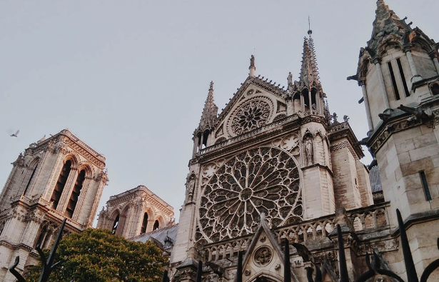 Notr-Dam kilsəsində qorxunc xəbərdarlıq olan məktub tapılıb