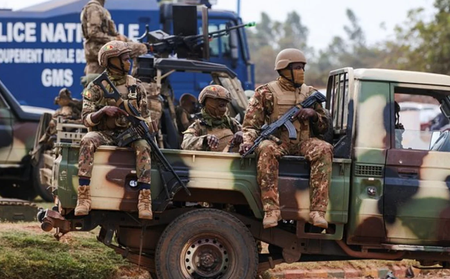 Malinin ən böyük hərbi bazasında partlayış və atışma olub